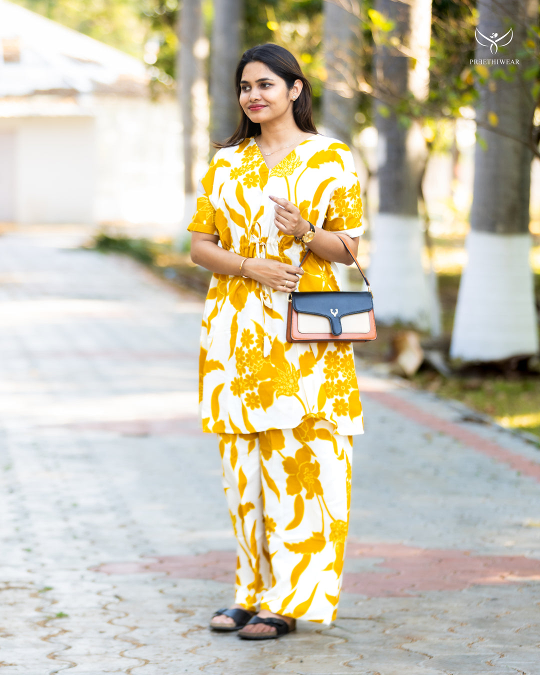 Aadhya Maternity kaftan with center zip