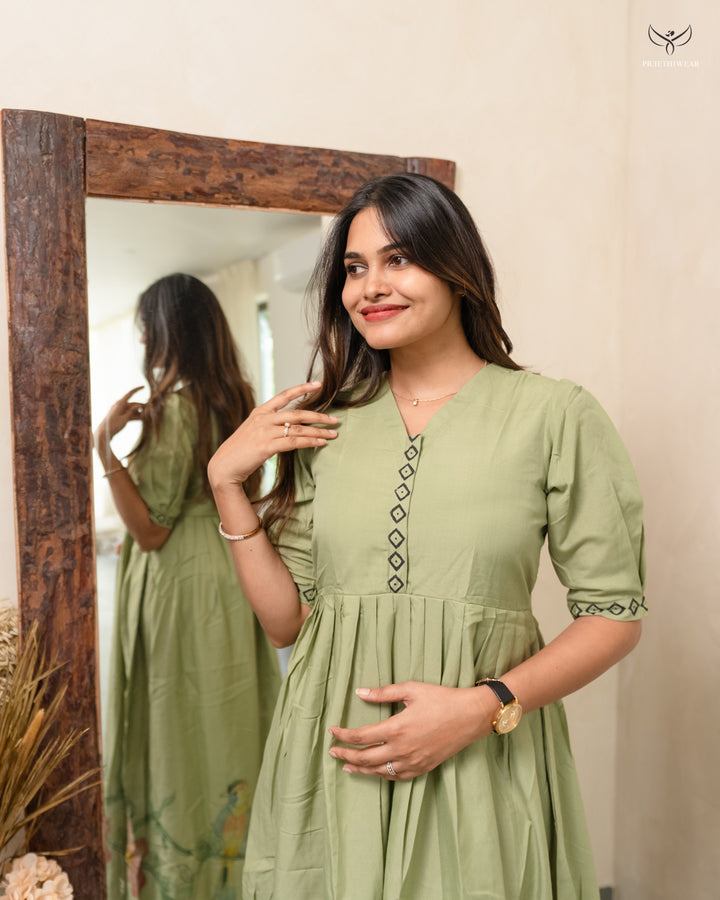 Uma1  Maternity Dress with center Zip