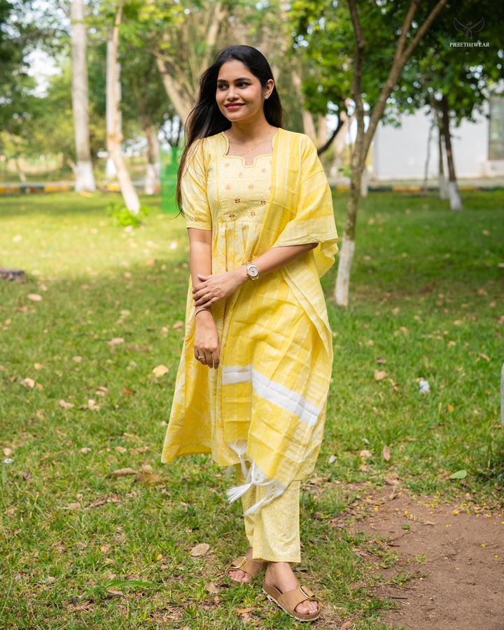 Ribhika  Maternity Dress (PREORDER-OCT28)