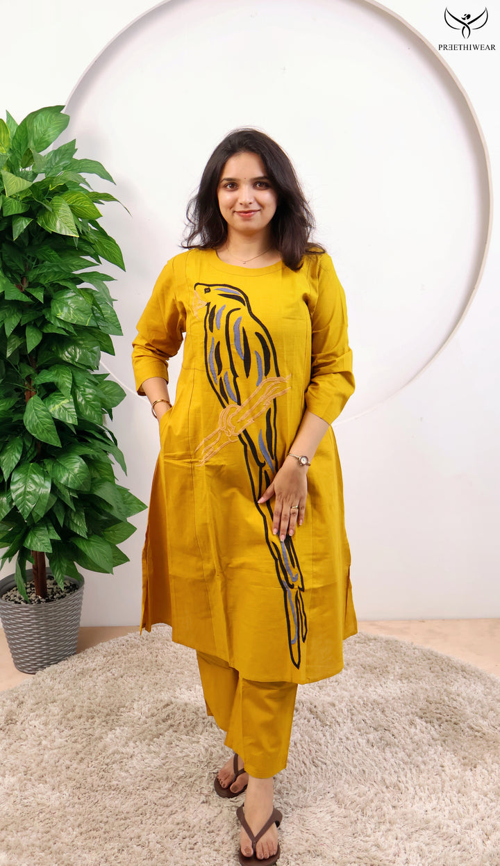 Iniyaa Straight kurthi  (Non-maternity)