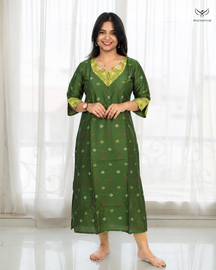 Vedhika Maternity Dress with center Zip