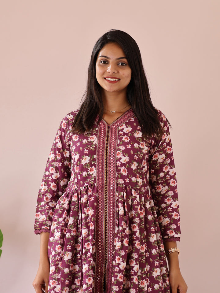 Riya lays kurthi